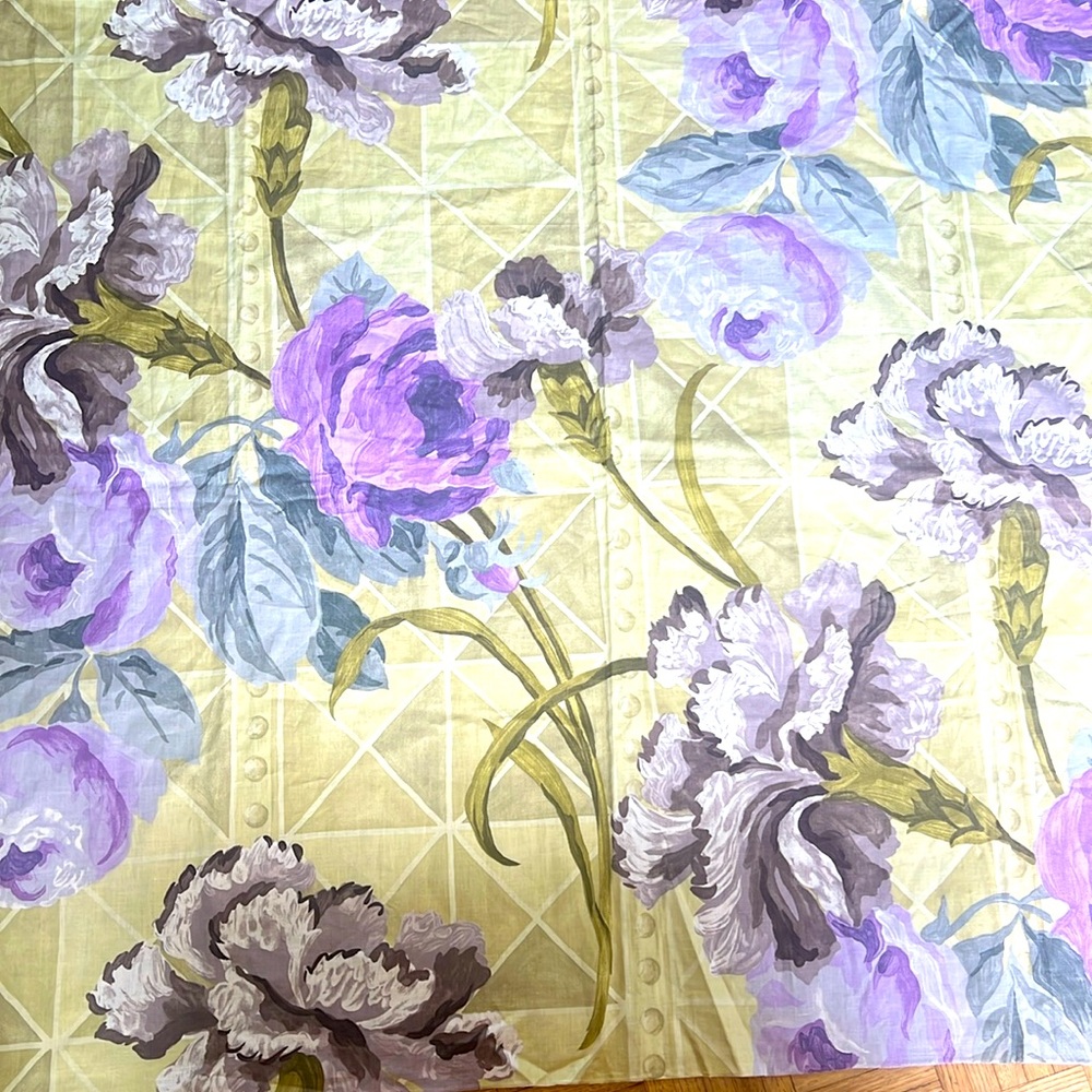 DESIGNERS GUILD fabric remnant. DUJARDIN pattern in the color Amethyst.
